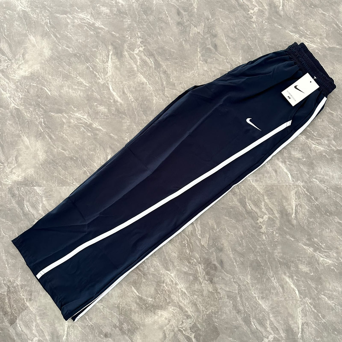 BAGGY NIKE TELA ROMPEVIENTOS