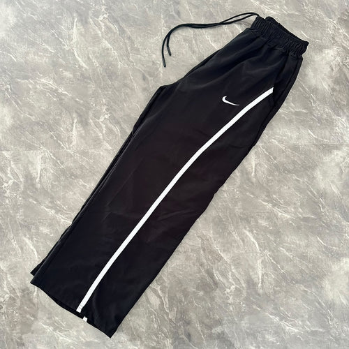 BAGGY NIKE TELA ROMPEVIENTOS