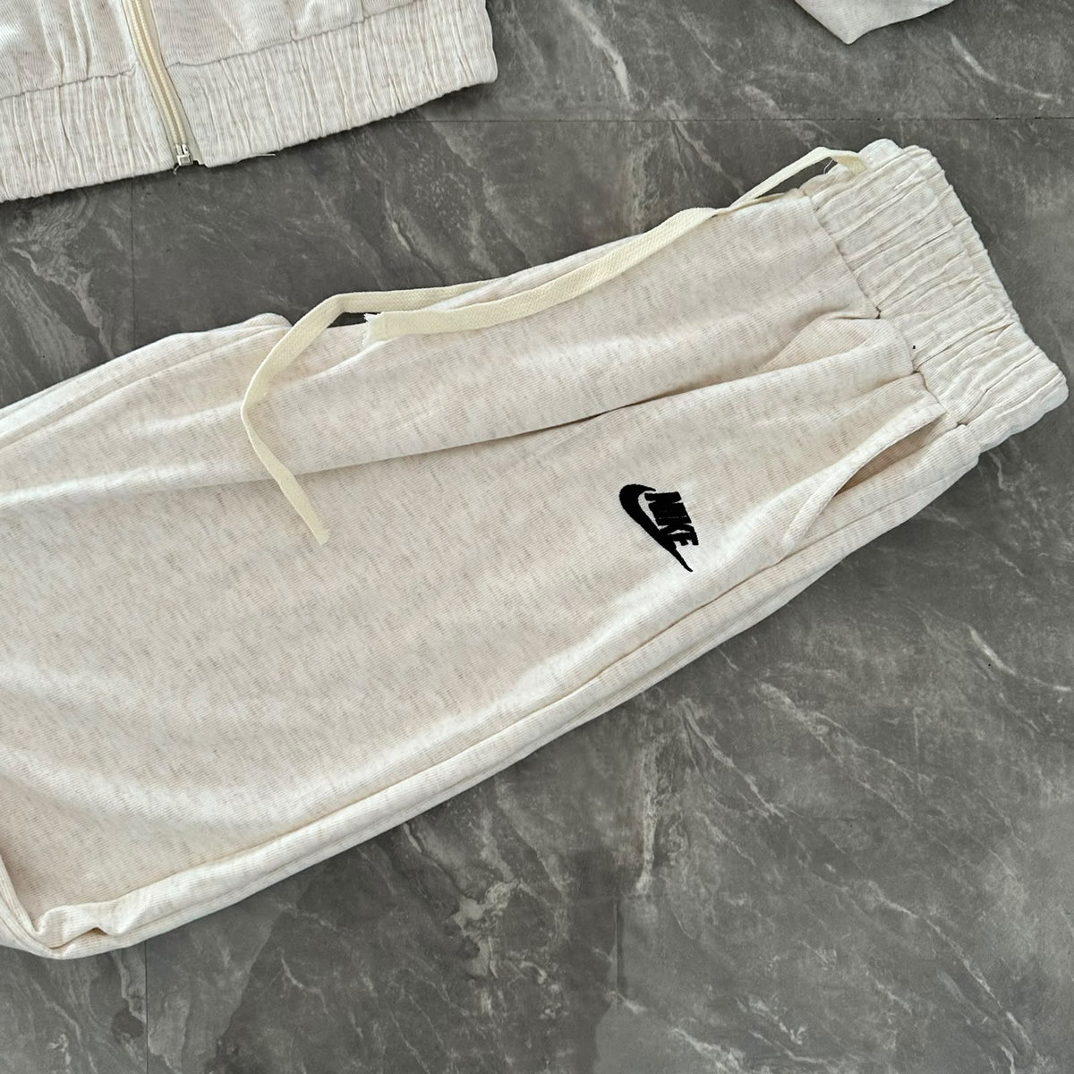 CONJUNTO NIKE BORDADO